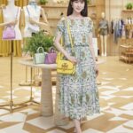 Park Eun-bin Instagram - #광고 화사하게 리뉴얼된 토리버치 신세계 센텀시티점을 방문했습니다👣 #ToryBurch 의 라이프스타일을 경험할 수 있는 공간에서 2023 토리버치 신제품을 살펴봤는데요☺️ 1990년대 뉴욕의 미니멀한 감성을 직접 느껴보세요! #토리버치 #신세계센텀 #ToryBurchSS23 @toryburch 🌼