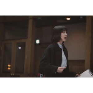 Park Eun-bin Instagram - 살면서 사람을 알아가고 이해하기까지 
매번 어떤 특별한 순간들을 겪는 것 같습니다. 
저에게 우영우가 그랬고, 영우도 그랬습니다. 

우영우월드를 이상하고 별나지만 가치있고 아름답게 만들어주신 모든 분들께 진심으로 감사드립니다. 

겁나지만 기꺼이 용기내서 해보는 것.
영우가 걷기로 한 길이자,
영우를 통해 배운 길입니다.
그 길을 박은빈도 함께했던 여정이었어요.
말처럼 쉽진 않겠지만, 뒷걸음질 치고 싶을 때
한 번쯤 영우가 냈던 용기를 떠올리고 싶습니다! 🐳

영우가 자신만의 세계를 확장해나가는 걸
사랑해주셔서 감사합니다.
우영우를 응원해주신 여러분,
모두 오래오래 행복하십시오🙇‍♀️🍀🍀🍀 

#이상한변호사우영우 🐋
#ExtraordinaryAttorneyWoo 🐬
#20220629_20220818
#우영우_안녕 💛