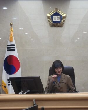 Park Eun-bin Instagram - #우영우DAY 💛 #이상한변호사우영우 💛 #ExtraordinaryAttorneyWoo 💛
#ENA 🕘 #NETFLIX 🕥