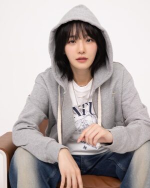 Park Gyu-young Instagram - 토요일을 선물하세요🎁 @satur_official @satur_woman