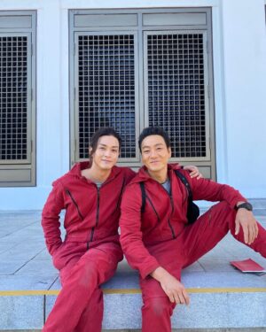 Park Hae-soo Instagram - with 덴버 @jiraishin99 

#종이의집_공동경제구역
#MoneyHeistKorea_JointEconomicArea
@netflixkr #넷플릭스