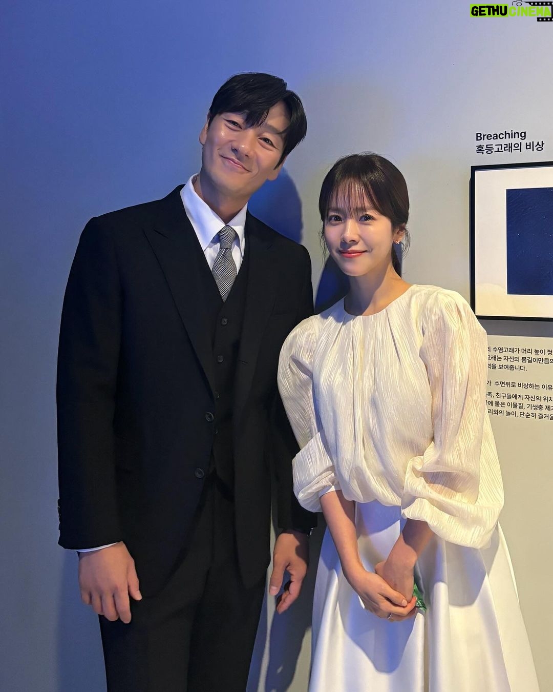Park Hae-soo Instagram - . 저와 한지민 배우가 내레이터로 참여한 ‘고래와 나’는 지구에서 가장 크고 가장 오래 살며 가장 긴 거리를 이동하는 포유류지만, 여전히 미지의 동물인 고래의 은밀한 세상을 담은 다큐멘터리입니다. ‘고래와 나’가 18일 오후 11시 5분 1부 ‘머나먼 신비’로 방송될 예정이니 많은 관심 부탁드립니다. 🐳 1부 머나먼 신비 🐳 2부 고래의 노래를 들어라 🐳 3부 거대한 SOS 🐳 4부 고래가 당신에게