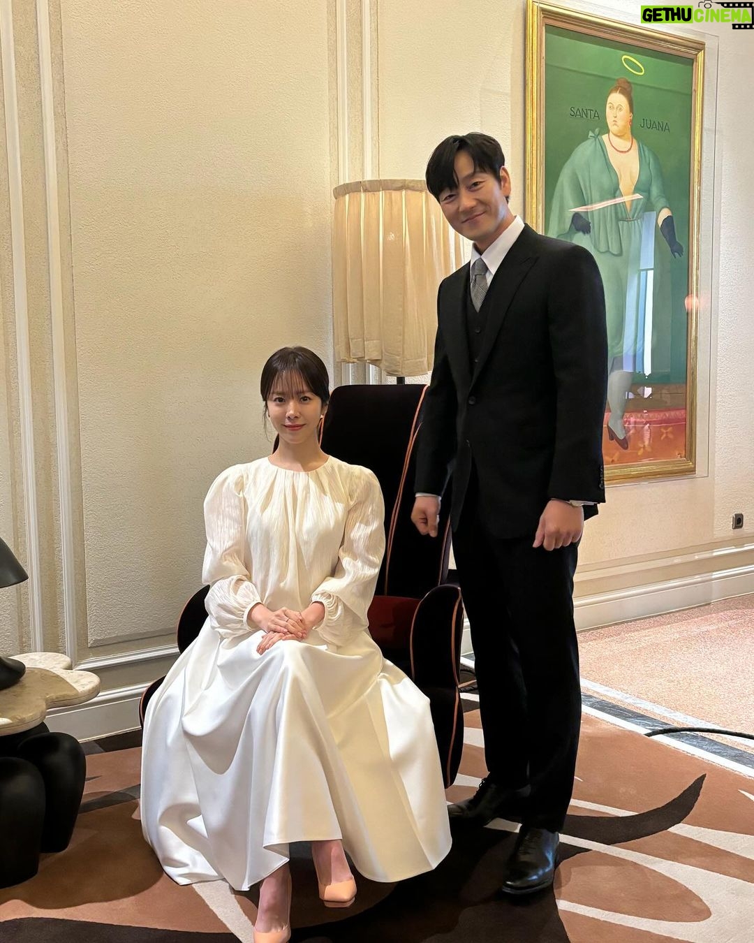 Park Hae-soo Instagram - . 저와 한지민 배우가 내레이터로 참여한 ‘고래와 나’는 지구에서 가장 크고 가장 오래 살며 가장 긴 거리를 이동하는 포유류지만, 여전히 미지의 동물인 고래의 은밀한 세상을 담은 다큐멘터리입니다. ‘고래와 나’가 18일 오후 11시 5분 1부 ‘머나먼 신비’로 방송될 예정이니 많은 관심 부탁드립니다. 🐳 1부 머나먼 신비 🐳 2부 고래의 노래를 들어라 🐳 3부 거대한 SOS 🐳 4부 고래가 당신에게