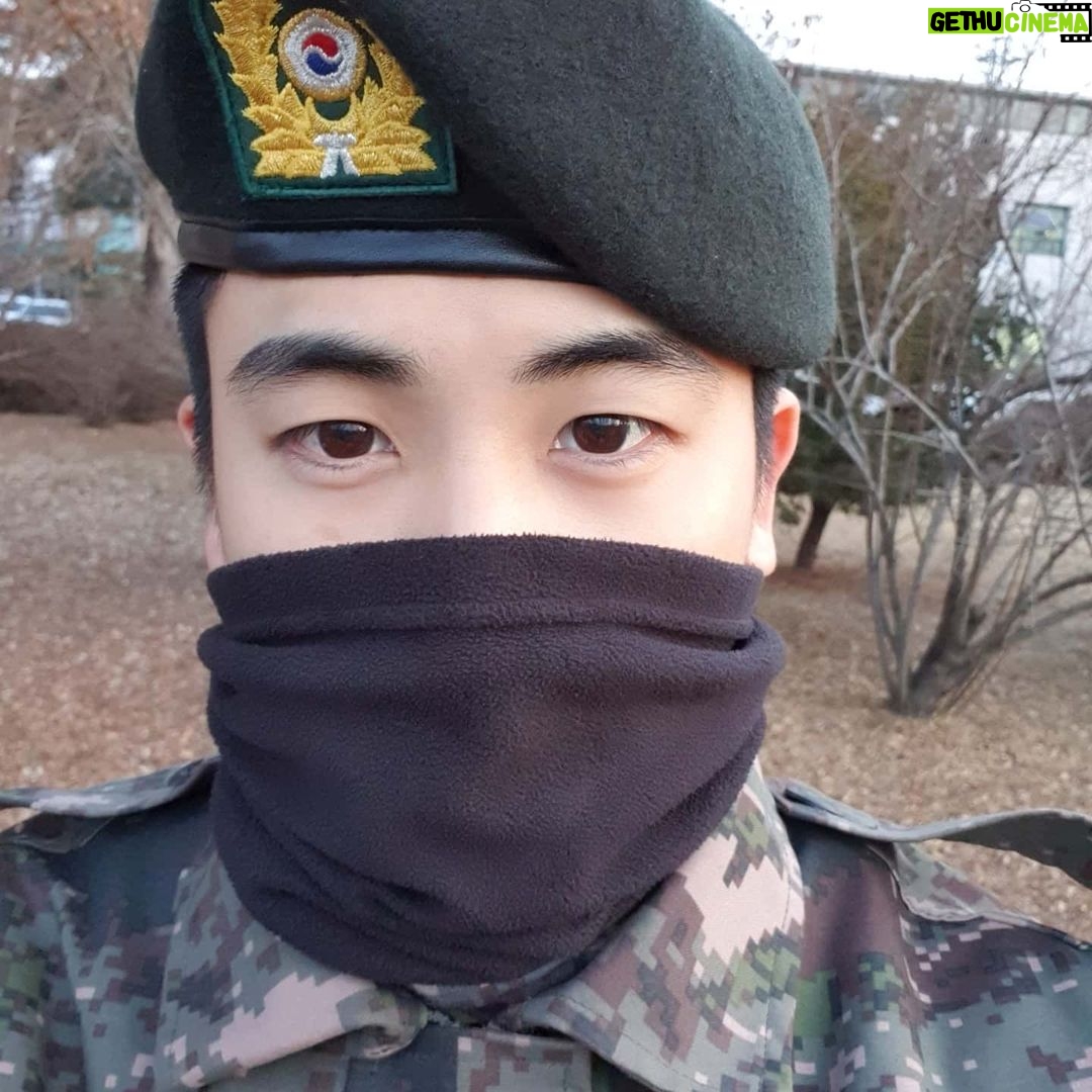 Park Hyung-sik - 2.2 Million Likes - 모두 새해 복 많이 받으시고 요즘 안타까운 일들이 많이 생기는 것 같아 걱정이 많습니다, 올해는 모두에게 무탈하고 행복한 일만 가득한 해이길 간절히 기도합니다.