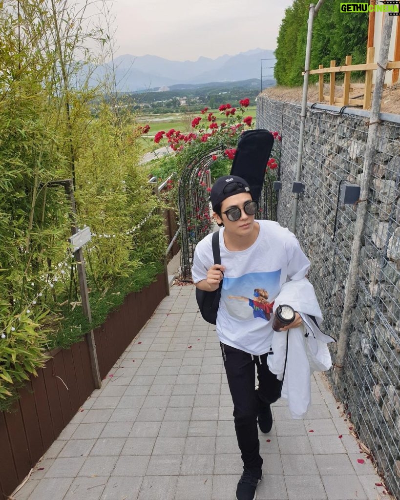 Park Hyung-sik Instagram -