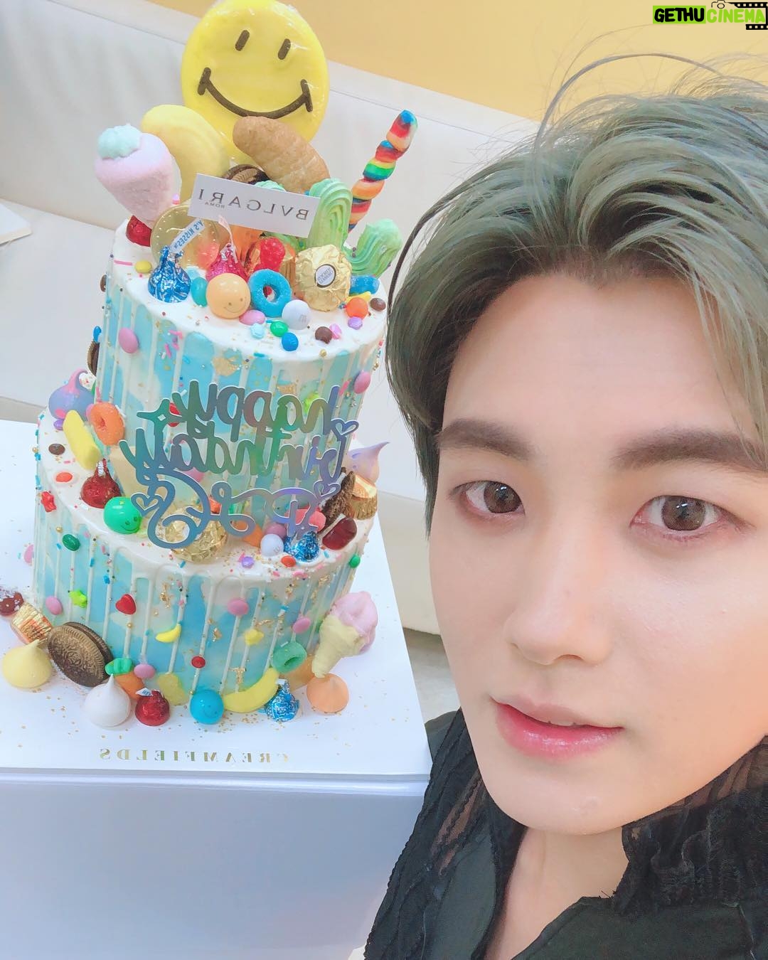 Park Hyung-sik Instagram - 오늘 하루 생일 축하해주신 모든 분들께 감사드립니다. 그리고 부모님! 감사합니다. 여러분 항상 행복하시고 사랑하세요~! #뮤지컬 #엘리자벳 #불가리 #생일케잌 #맛있게냠냠