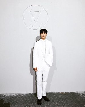 Park Hyung-sik Instagram - #광고 #LVPREFALL @LOUISVUITTON
