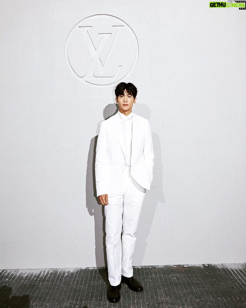 Park Hyung-sik Instagram - #광고 #LVPREFALL @LOUISVUITTON