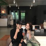Park Hyung-sik Instagram - 아는누나 촬영한다길래 지나가다 들림. 👍🏻 #아는누나 #아는동생 #드라마 #아는와이프 #화이팅 #깨알수영인수
