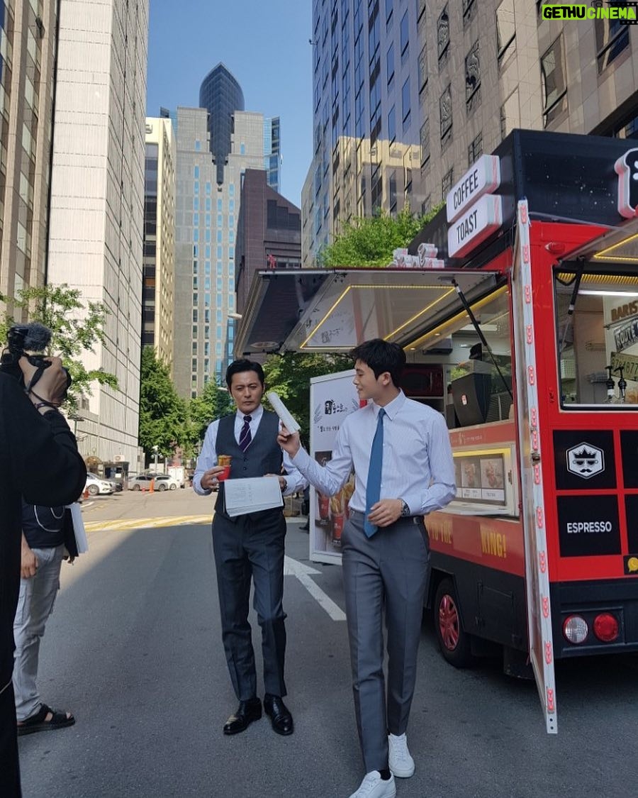 Park Hyung-sik Instagram - 더할 나위없이 완벽했던 슈츠팀. 그 안에서 함께 할수있어 행복했고 영광이었습니다. -삶은 당신에게 목적지를 정해주지않는다. 그러므로 당신의 운명을 결정짓는건 우연이 아니라 선택이다.-