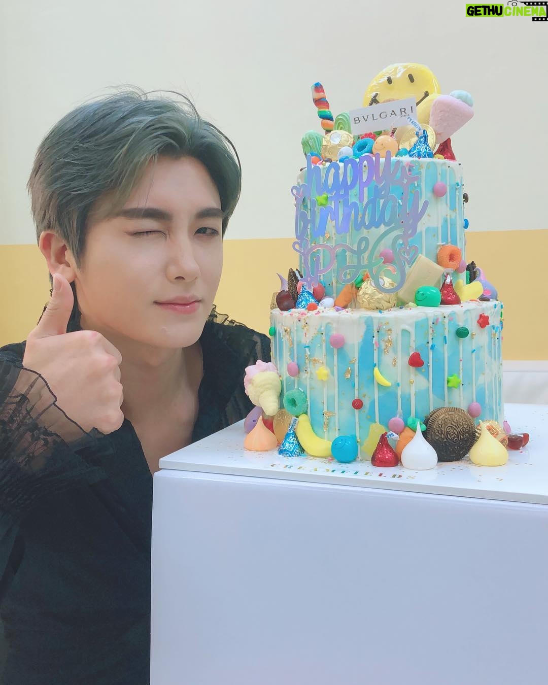 Park Hyung-sik Instagram - 오늘 하루 생일 축하해주신 모든 분들께 감사드립니다. 그리고 부모님! 감사합니다. 여러분 항상 행복하시고 사랑하세요~! #뮤지컬 #엘리자벳 #불가리 #생일케잌 #맛있게냠냠