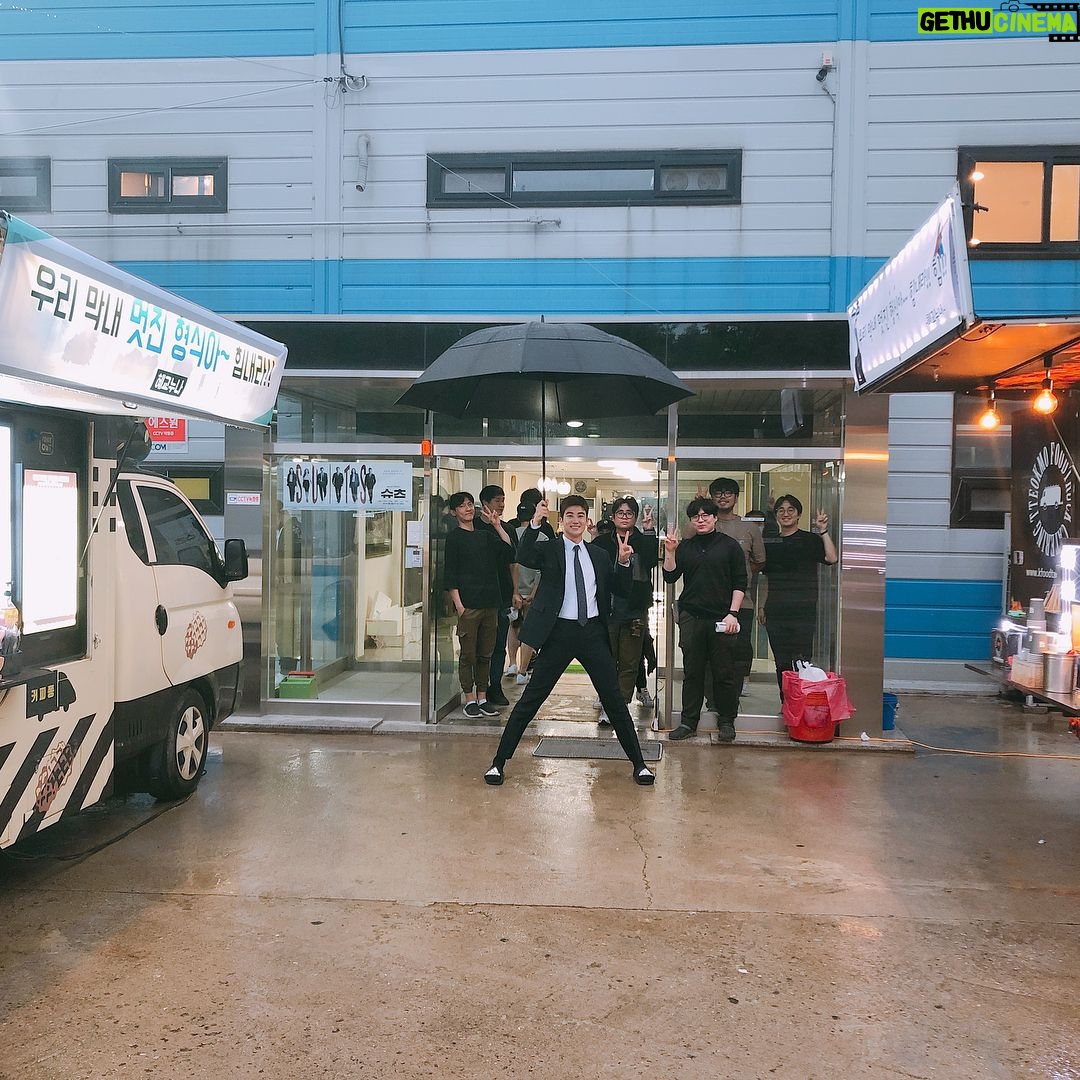 Park Hyung-sik Instagram - 커피차에 간식차 한번에 보내주시는 통큰 울 혜교누나. 사...아니 충성합니다!! #급이다른클라스 #UAA
