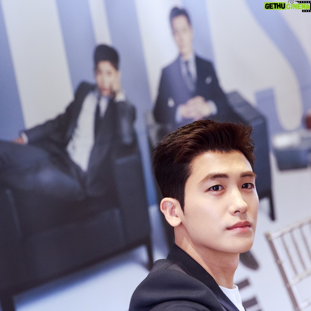 Park Hyung-sik Instagram - SUITS 오늘 밤 10시 2회. #본방사수
