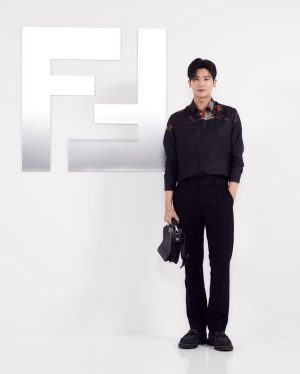 Park Hyung-sik Instagram - @fendi #PalazzoFendiSeoul #FendiSS23 🙏🏻