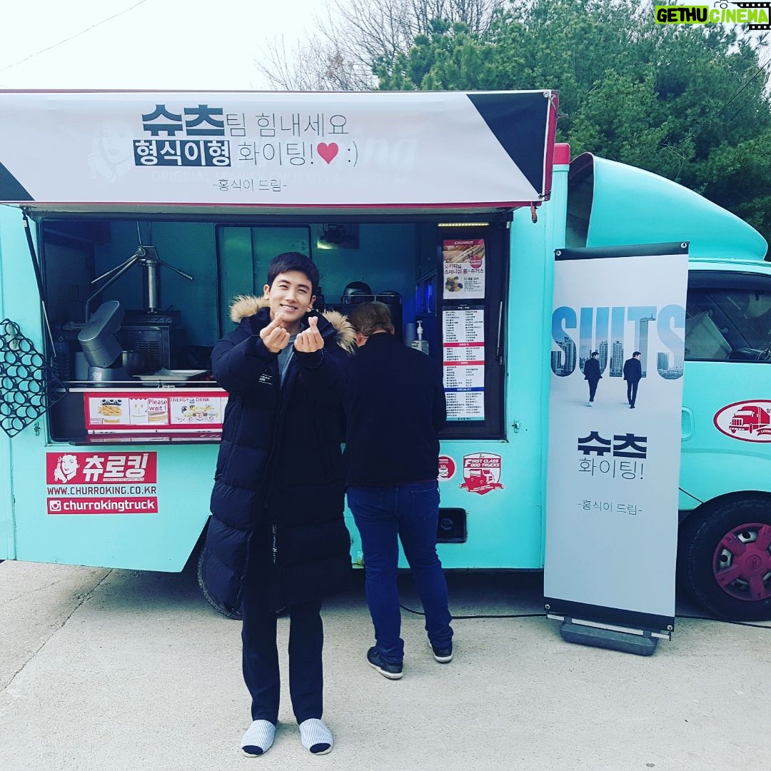 Park Hyung-sik Instagram - 슈츠 와 저를 응원해주신 홍시기형님께 심심한 감사를 올립니다. -형시기 드림- #슈츠 #시기시기 #사랑입니다