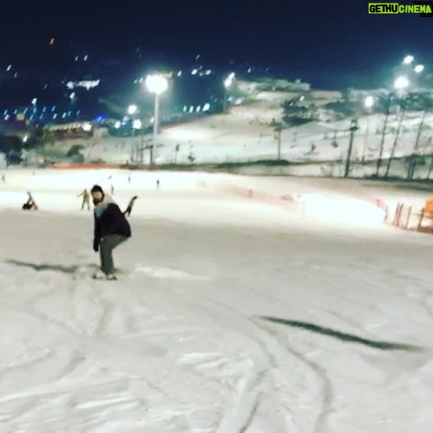 Park Hyung-sik Instagram - 이렇게 한 300번은 돈것같다..