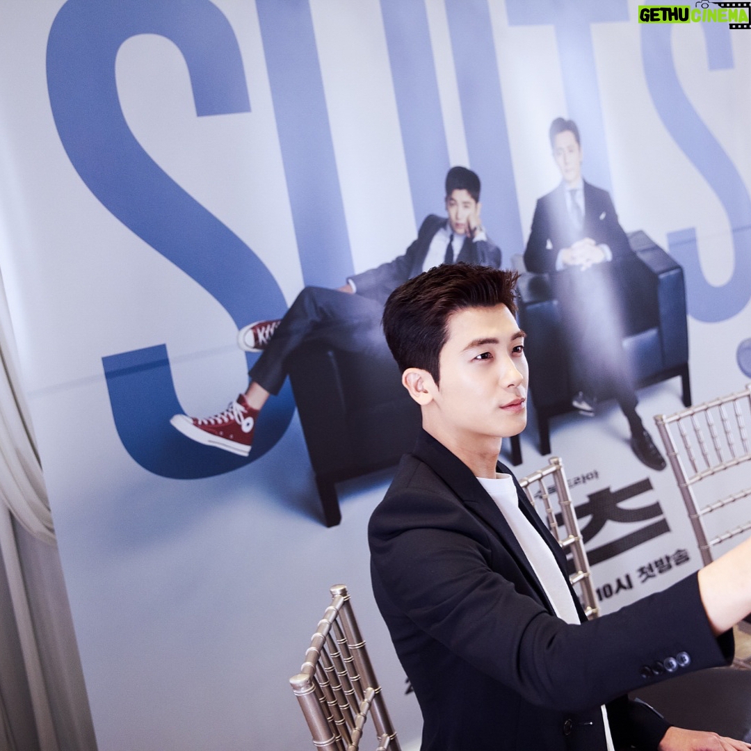 Park Hyung-sik Instagram - SUITS 오늘 밤 10시 2회. #본방사수