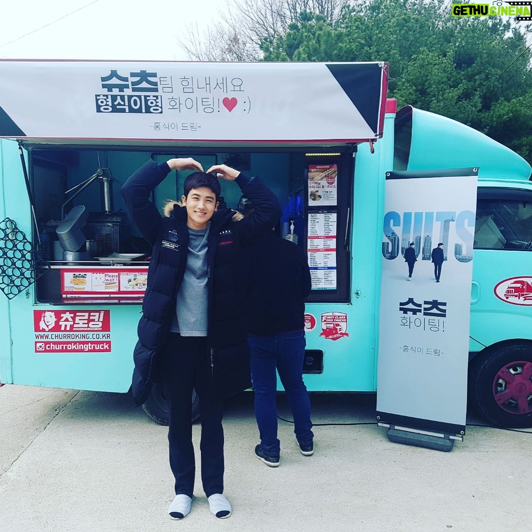 Park Hyung-sik Instagram - 슈츠 와 저를 응원해주신 홍시기형님께 심심한 감사를 올립니다. -형시기 드림- #슈츠 #시기시기 #사랑입니다
