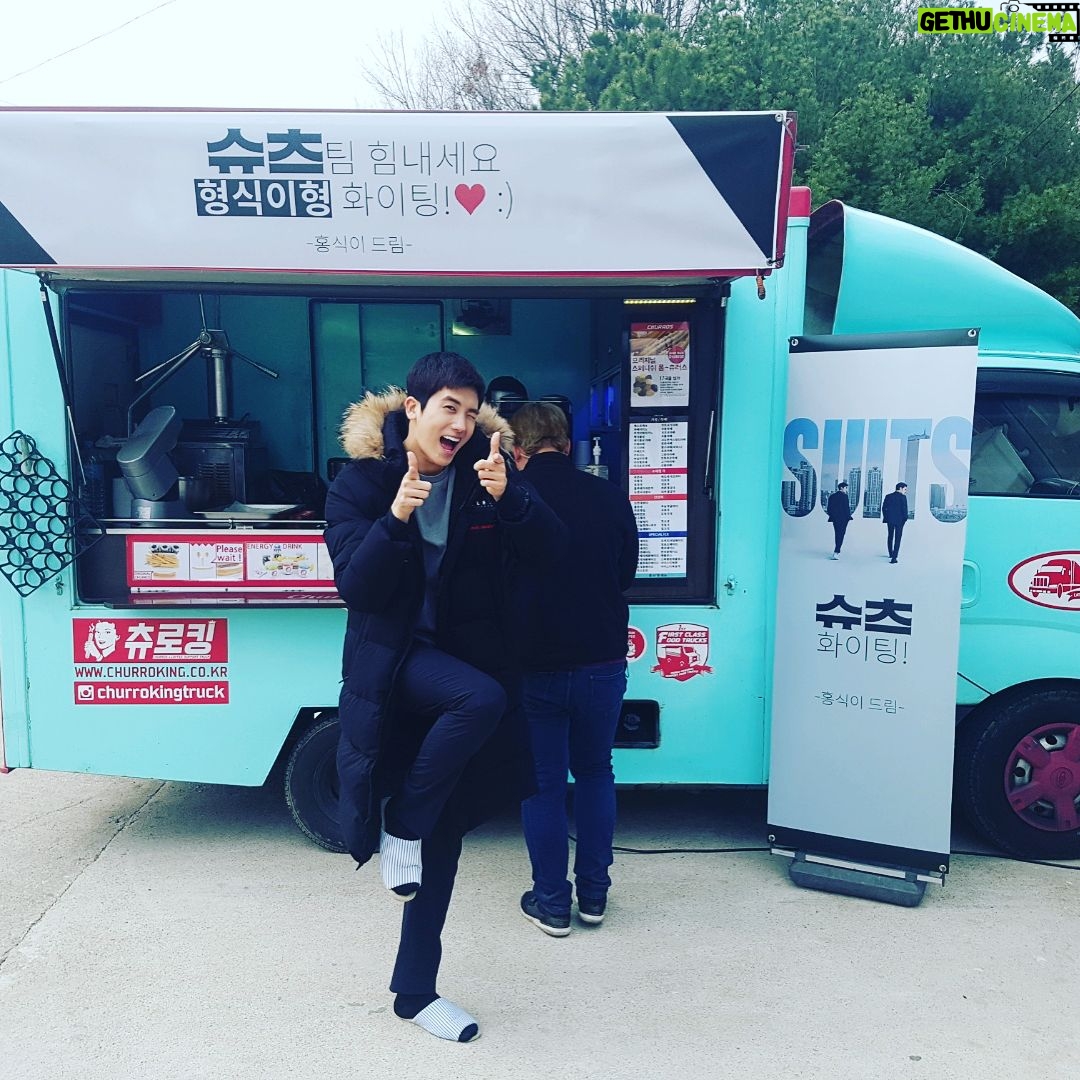 Park Hyung-sik Instagram - 슈츠 와 저를 응원해주신 홍시기형님께 심심한 감사를 올립니다. -형시기 드림- #슈츠 #시기시기 #사랑입니다