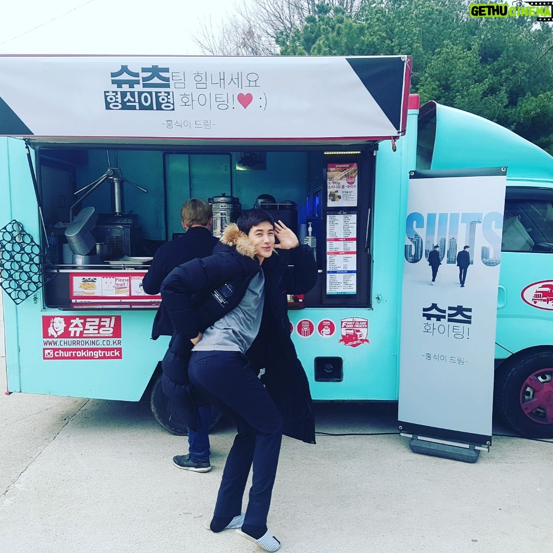 Park Hyung-sik Instagram - 슈츠 와 저를 응원해주신 홍시기형님께 심심한 감사를 올립니다. -형시기 드림- #슈츠 #시기시기 #사랑입니다