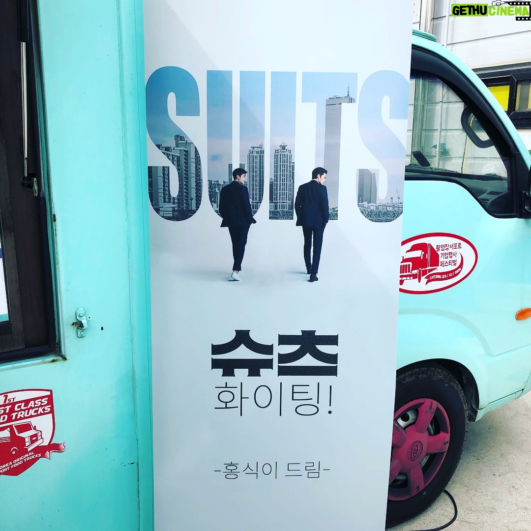 Park Hyung-sik Instagram - 슈츠 와 저를 응원해주신 홍시기형님께 심심한 감사를 올립니다. -형시기 드림- #슈츠 #시기시기 #사랑입니다