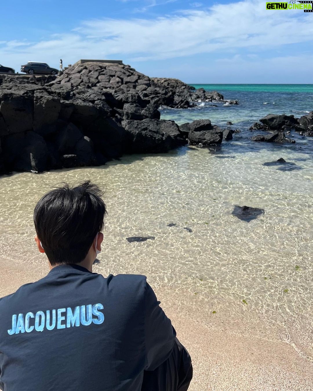 Park Hyung-sik - 1.9 Million Likes - 🌤🌊📷