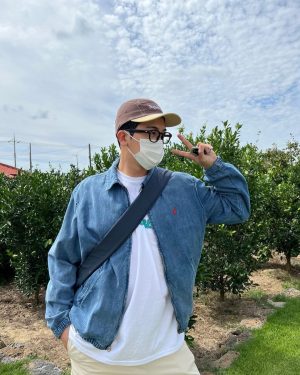 Park Hyung-sik Instagram - 🌤🍊🌴