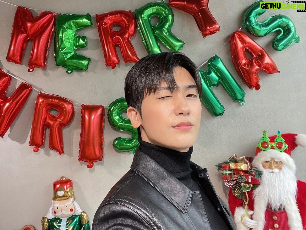Park Hyung-sik Instagram - 🎅🏻🎄Merry Christmas