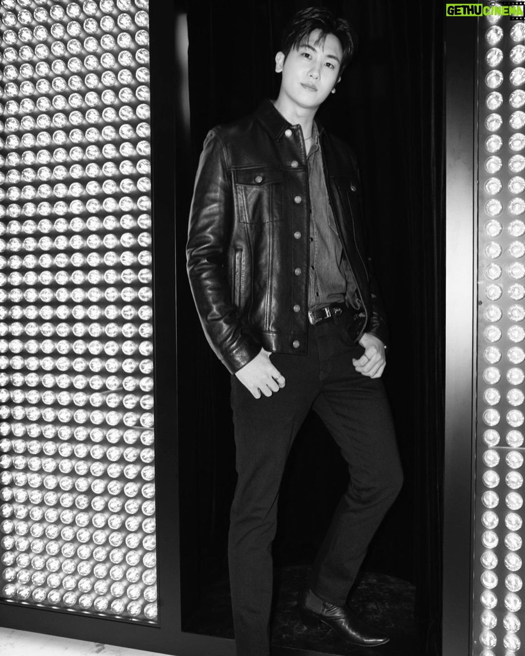 Park Hyung-sik - 2.2 Million Likes - ❤️ @ysl