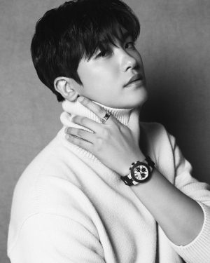 Park Hyung-sik Instagram - 😁 #pinprestige  #bvlgari