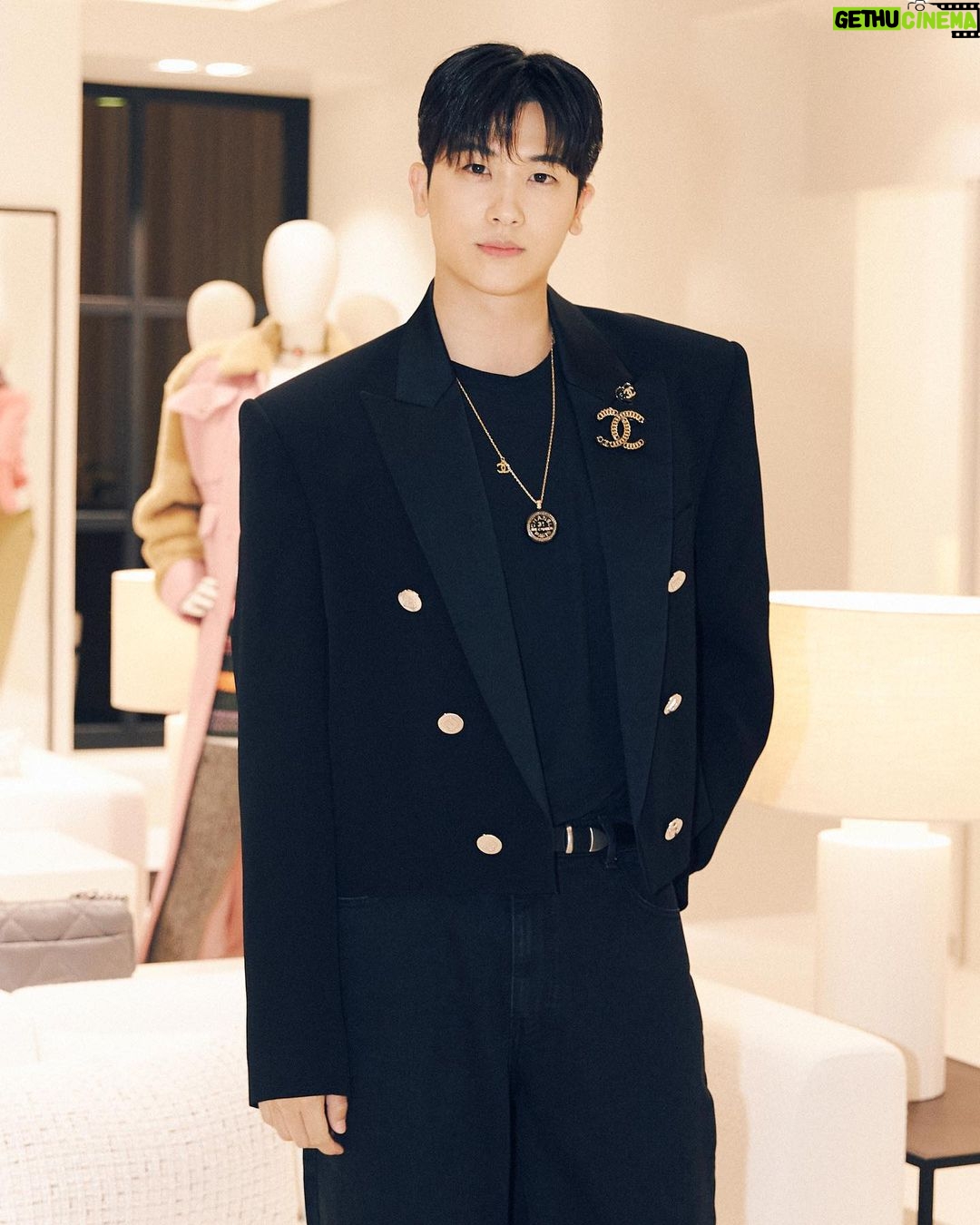 Park Hyung-sik - 1.9 Million Likes - #샤넬인제주 #CHANELinJeju