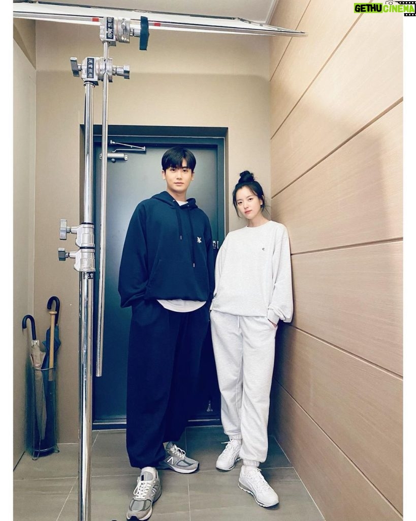 Park Hyung-sik Instagram - 지금까지 해피니스를 사랑해주신 분들께 진심으로 감사드립니다❤️ 현이와 봄이🙏🏻