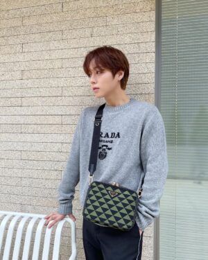 Park Ji-hoon Instagram - 미우치아 프라다와 라프 시몬스가 함께하는 프라다 FW23 남성복 컬렉션, 2023년 1월 15일 오후 10시 프라다 닷컴을 통해 함께 보실 수 있습니다💚

@prada #Prada #PradaFW23 #PradaSymbole