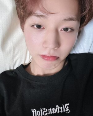 Park Ji-hoon Instagram - 🐰