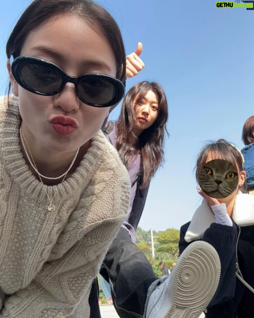Park Ji-hyo Instagram - 엄니아부지의 세 금쪽이들