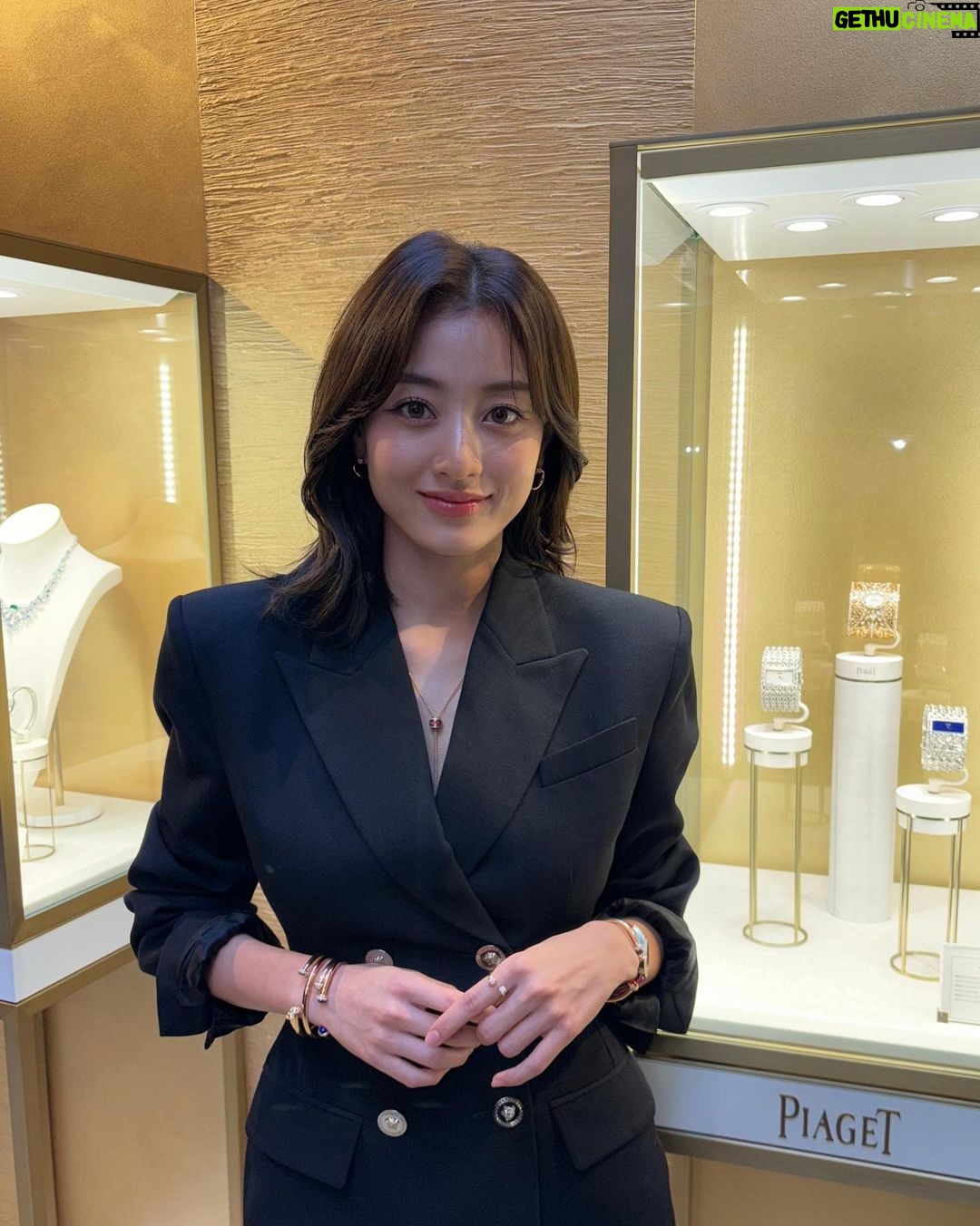 Park Ji-hyo Instagram - #광고 대담하면서도 화려하고 우아한 품격을 지닌 여성 주얼리 워치의 대명사 라임라이트 갈라 50주년 전시 #Piaget #LimelightGala #피아제 #피아제라임라이트갈라50주년