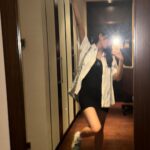 Park Ji-hyo Instagram - 아직 여름🩵