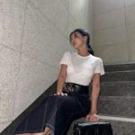 Park Ji-hyo Instagram - #광고 맥퀸씰백🩶 #AlexanderMcQueen #McQueenAW23 #McQueenSeal #알렉산더맥퀸
