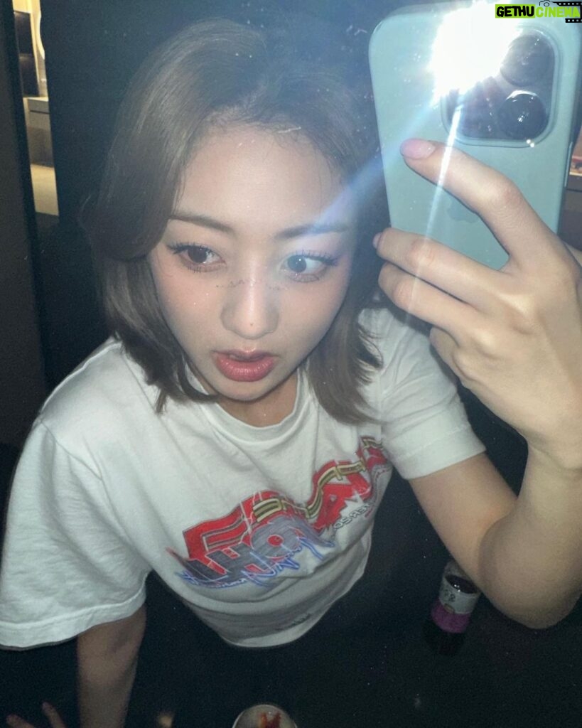 Park Ji-hyo Instagram - 🧚🏻‍♀️