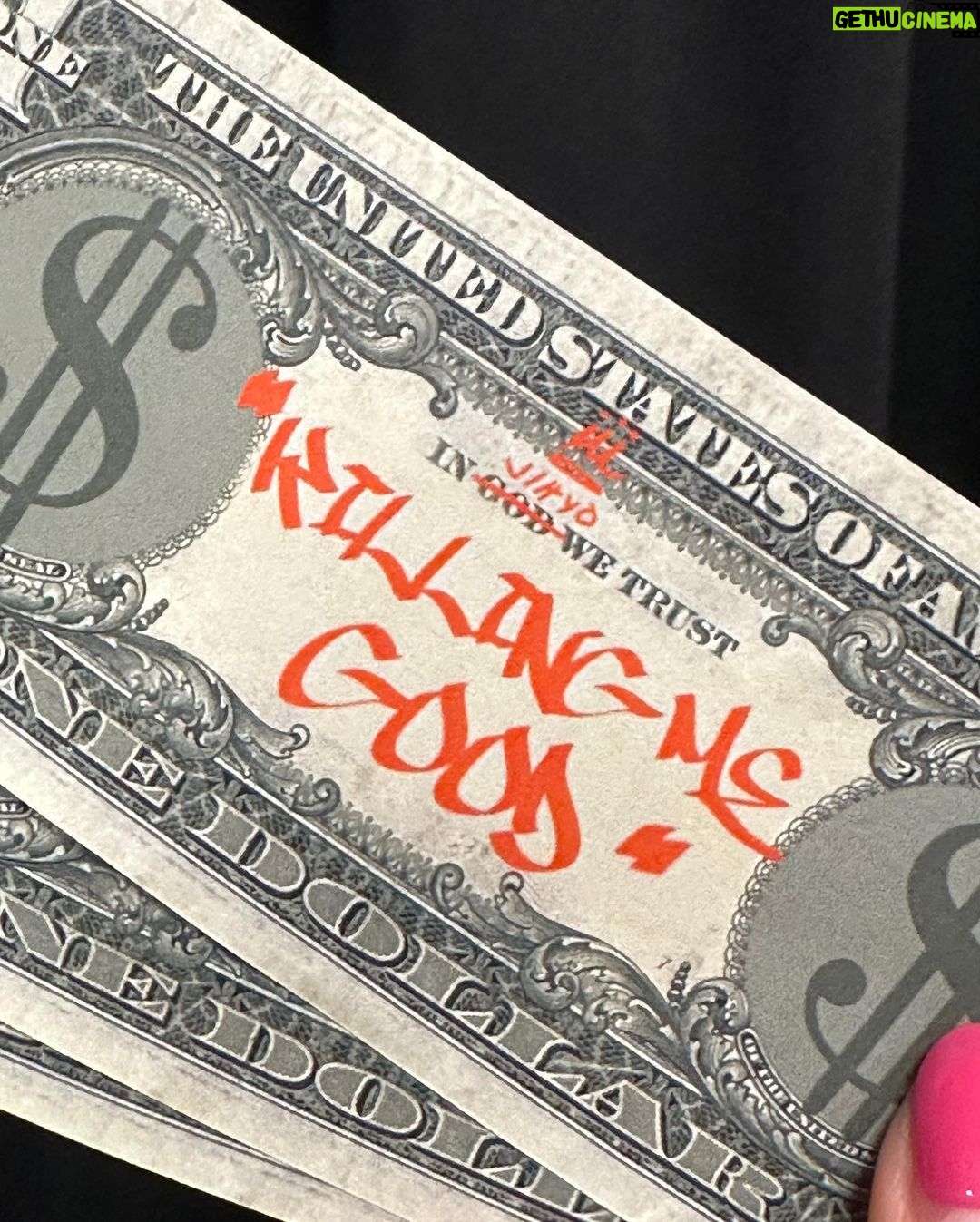 Park Ji-hyo Instagram - I want it , I got it 💵