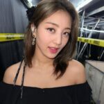 Park Ji-hyo Instagram - 🖤