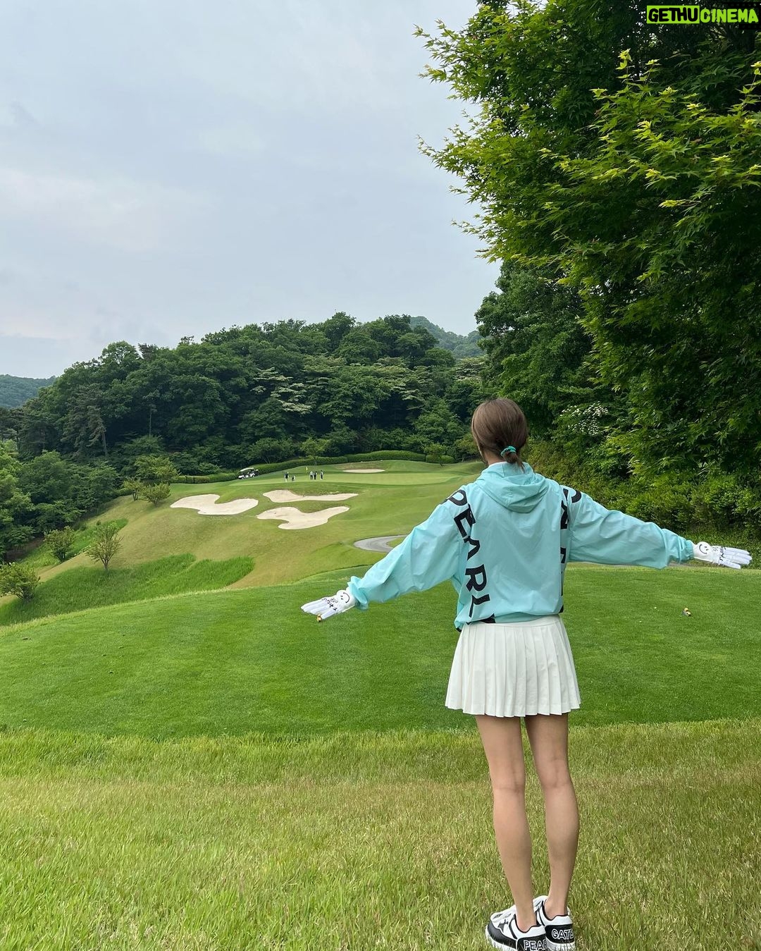 Park Ji-hyo Instagram - 비가와도 할건해야지!💚 #광고 @pearlygates_korea