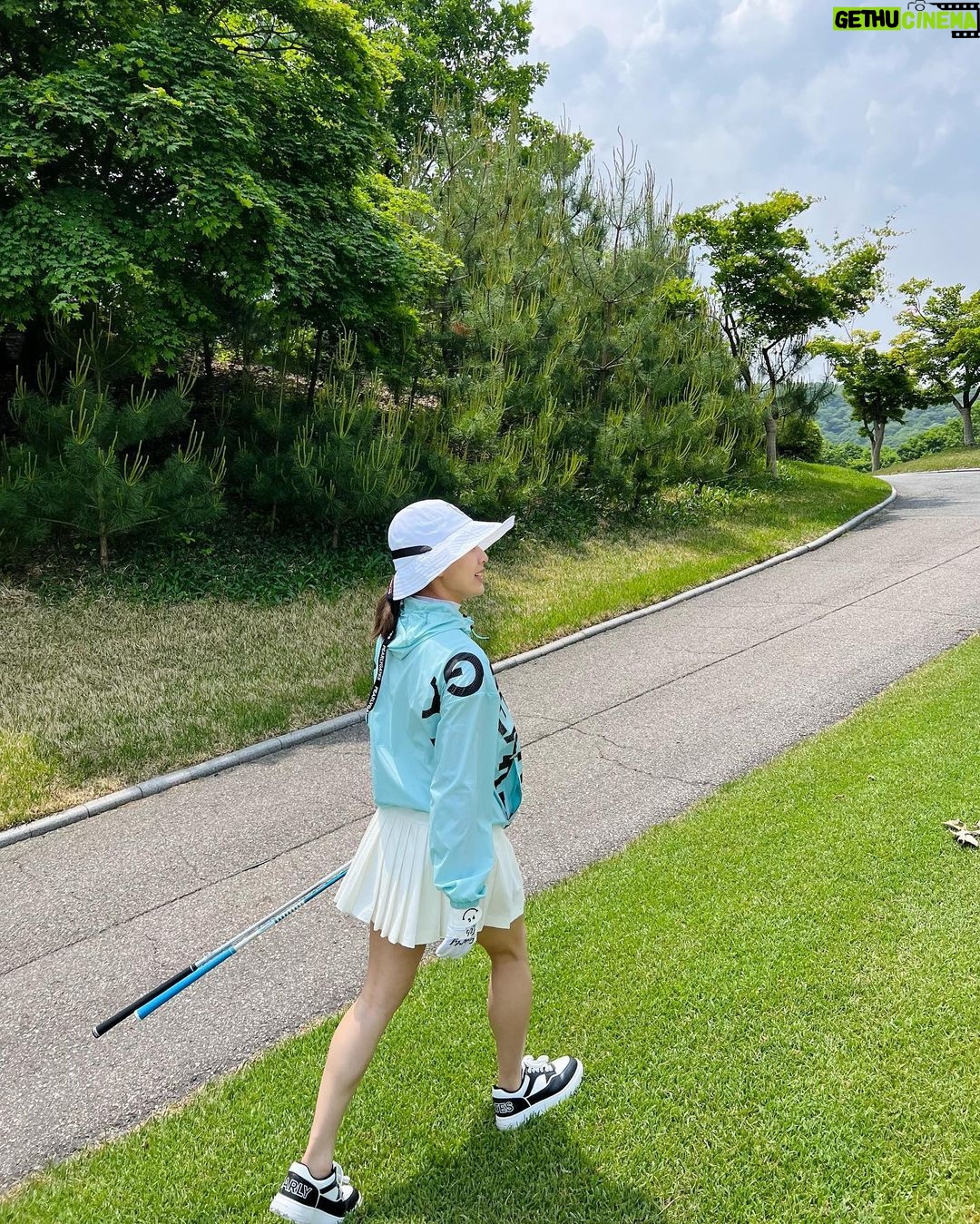 Park Ji-hyo Instagram - 비가와도 할건해야지!💚 #광고 @pearlygates_korea