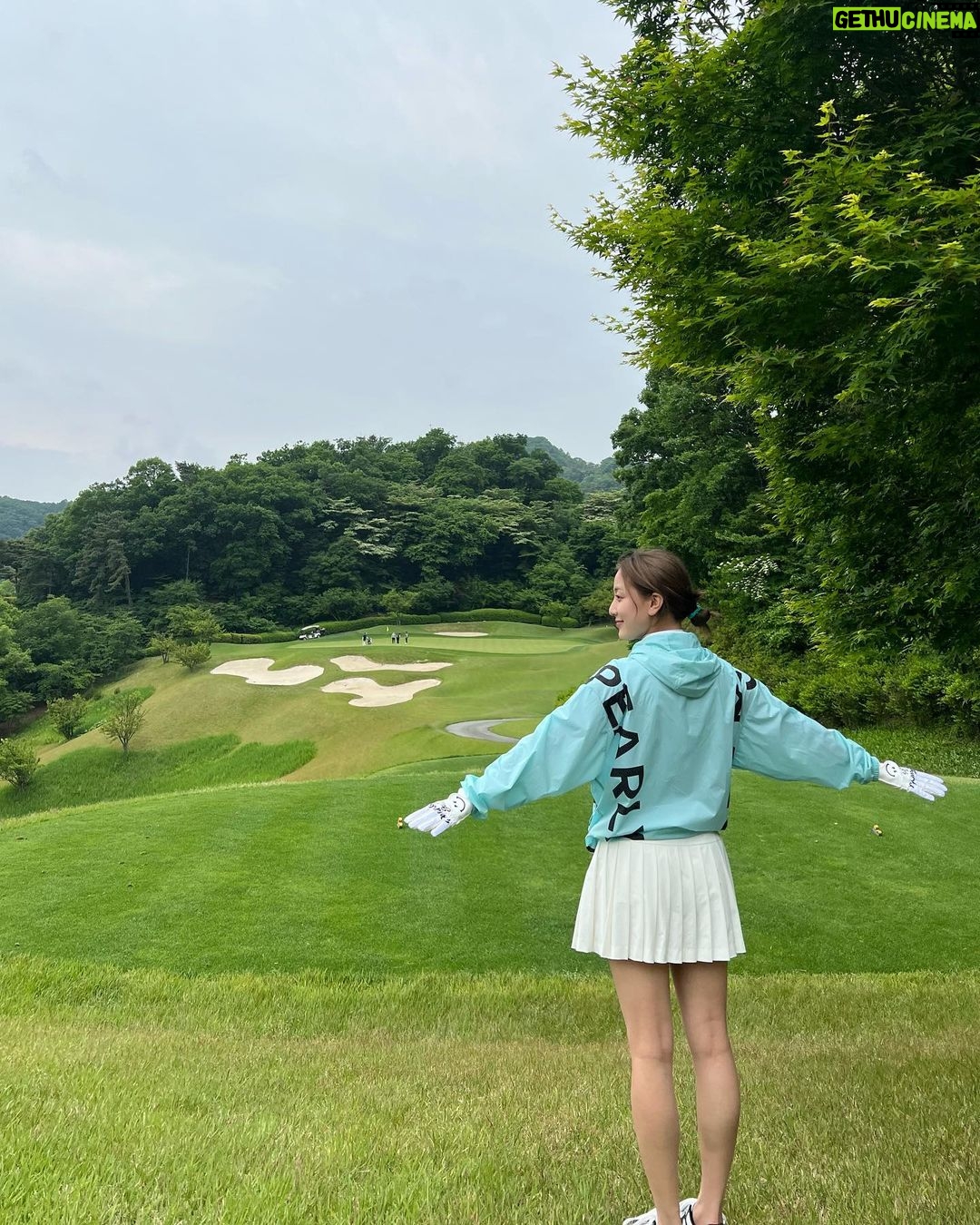 Park Ji-hyo Instagram - 비가와도 할건해야지!💚 #광고 @pearlygates_korea