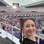 Park Ji-hyo Instagram - ONCEの皆さん🧡 一昨日と昨日の誇らしい1日をプレゼントしてくださってありがとうございました！忘れられません。 雨が降ったらどうしようかと心配してましたが、むしろ雨が降ってもっと記憶に残る思い出になりました。 最後の日の、日差しと夕焼けまで完璧でした！🎈