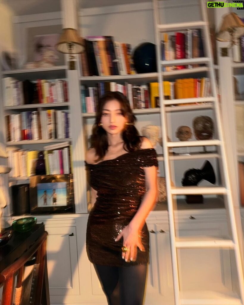Park Ji-hyo Instagram - ✨