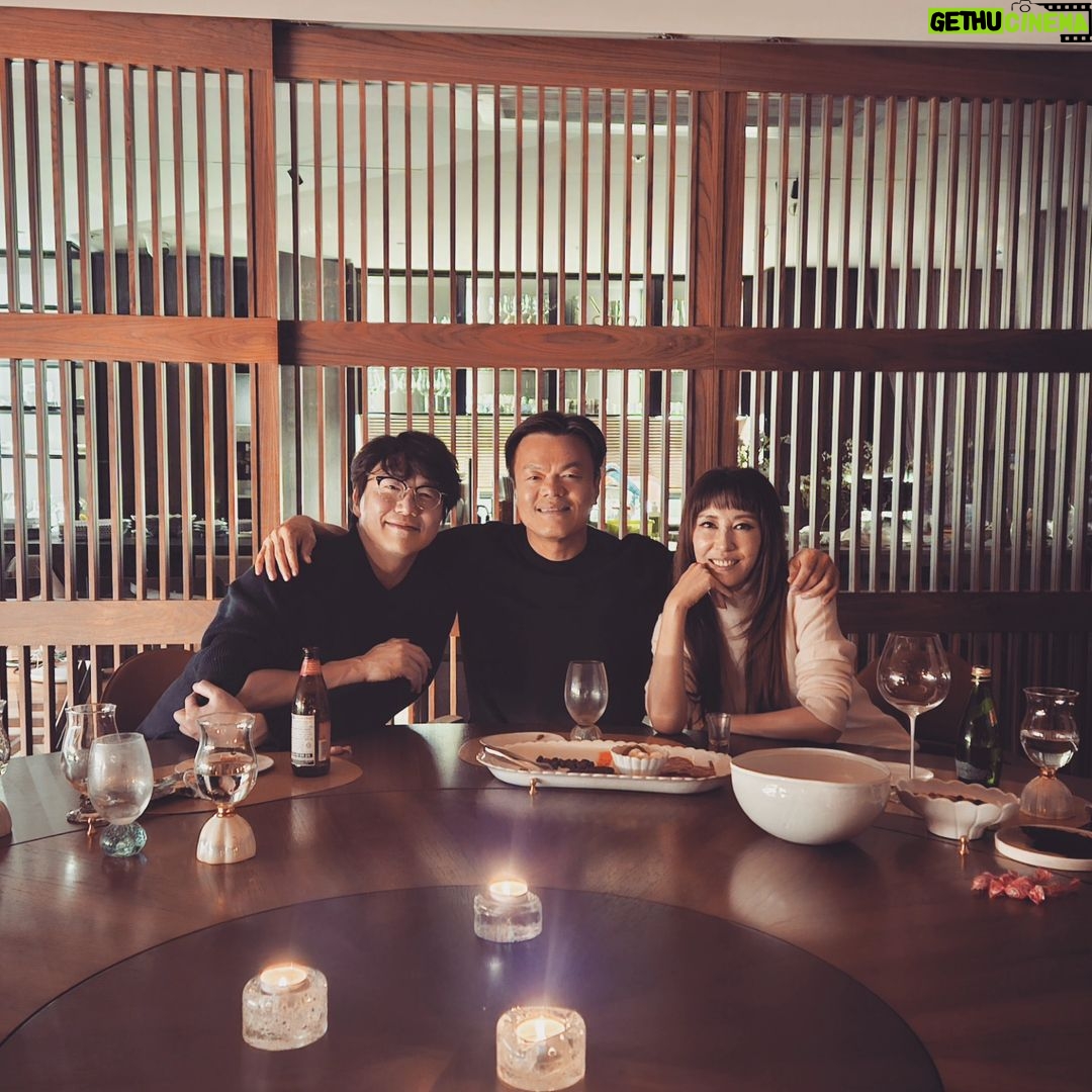 Park Jin-young Instagram - #JYPark #박진영 #김완선 #성시경 #SikyungSung #WansunKim #JYP집만날텐데 #경탁주 #KyungTakju 너무 따뜻하고 재밌고 행복했던 밤♡ 지난 활동 때 너무 고마웠던 사람들^^ 완선이 누나 다음 신곡 brainstorming.... 거기에 시경이가 가져온 본인이 참여해 만든 막걸리... 솔직히 냉정하게 심사하자면...음... 정말 최고야! ㅋㅋ 너~무 잘 만들었어. 선물 고마워♡♡ A cozy, fun, pleasant evening♡ Two people who truly thank for my previous promotion :) Brainstorming about Wansun's new song... And on top of it, the Korean rice wine that Si Kyung helped create... My honest brutal assessment is... it's freaking amazing! Thanks for the present♡♡