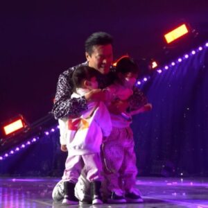 Park Jin-young Instagram - #JYPkids
처음으로 행복했던 공연 중단♡
First ever pleasant show stoppage♡