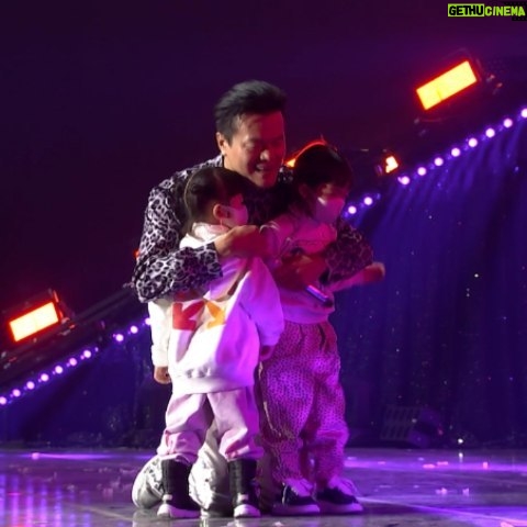 Park Jin-young Instagram - #JYPkids 처음으로 행복했던 공연 중단♡ First ever pleasant show stoppage♡