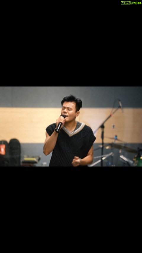 Park Jin-young Instagram - J.Y. Park Concert ‘Groove Back’ 박진영 콘서트 'Groove Back' 이번 콘서트 역시 모든 반주와 사운드는 올라이브로 연주됩니다. 올라이브 반주로 공연을 진행하는 이유는 그 날 그 날 기분과 분위기에 따라 자유롭게 노래 불러드리고 싶어서에요. 여러분들께 약속드렸던 환갑파티 콘서트까지 딱 10번 남았네요. Let's go! J.Y. Park コンサート「Groove Back」 今回のコンサートもすべて生演奏されます。 生演奏の伴奏で公演を行う理由は、その日、その日の気分や雰囲気に合わせて自由に歌ってあげたいからです。 皆さまに約束した還暦パーティーコンサートまで あと10回ですね。 Let‘s go! Yes this show will be all live without any pre-recorded sounds nor instruments. The reason is I want to make sure I can be 'in the moment' with you being totally spontaneous with my music. Hope you come and be 'in the moment' with me! 12.22 (목) 8PM 12.23 (금) 8PM 12.24 (토) 6PM 12.25 (일) 5PM @올림픽공원 올림픽홀 예매처 - 예스24 : bit.ly/3EGsv05 - 인터파크 : bit.ly/3gdI7z1 - 멜론티켓 : bit.ly/3XfcYLY 23.01.28 (土) 6PM 23.01.29 (日) 4PM @神奈川県横浜・ぴあアリーナMM - チケット受付 : http://eplus.jp/jypark/ - イベント特設サイト : https://jypj-store.com/pages/jyp-gbj 23.02.10 (Fri) 8PM @KINGS THEATRE 23.02.12 (Sun) 8PM @THE WILTERN Ticket Open Website - ticketmaster : bit.ly/3gZsUSD #JYParkConcert #박진영콘서트